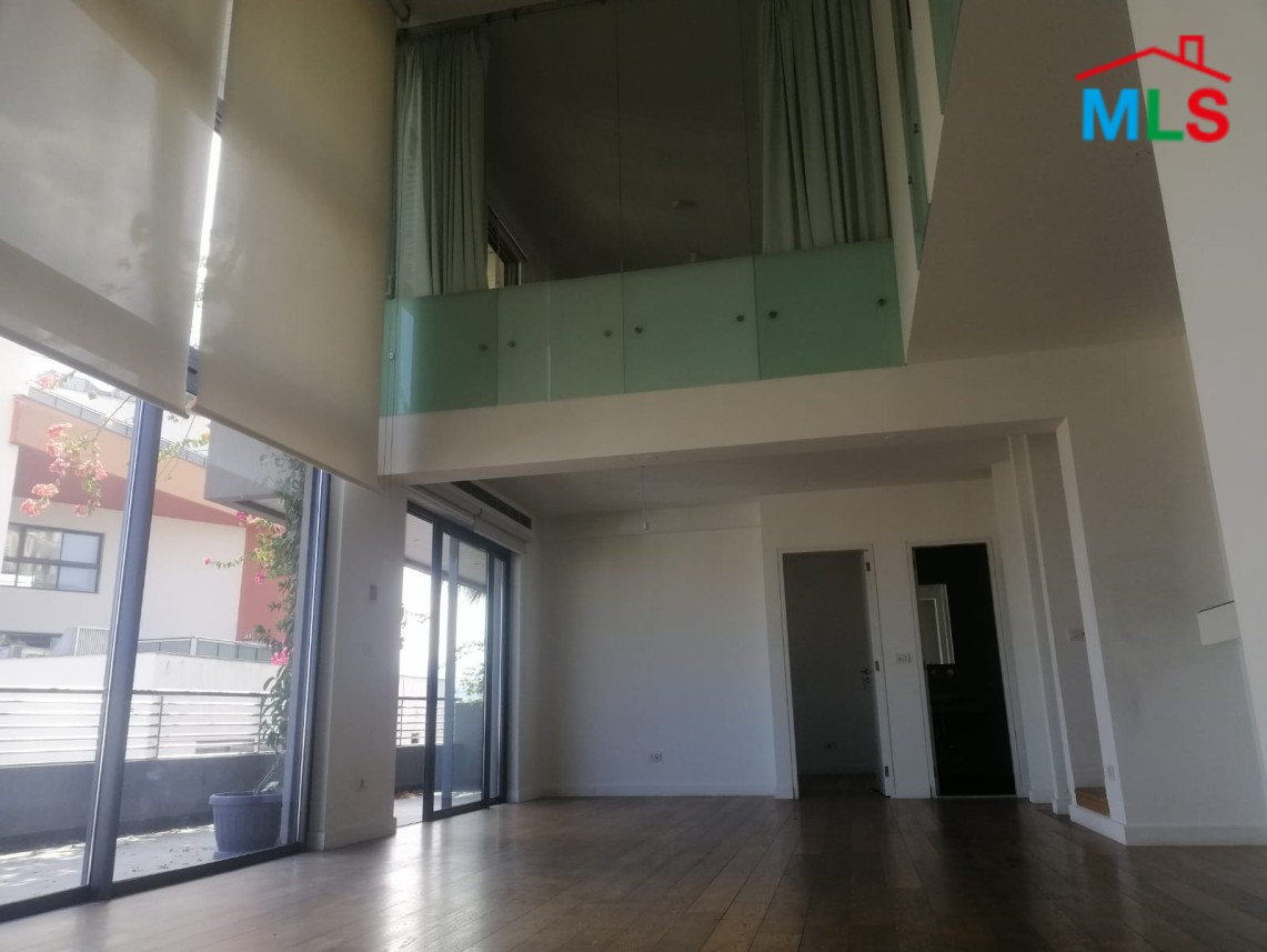 Spacious Duplex With Open view for Sale In Achrafieh, Sioufi