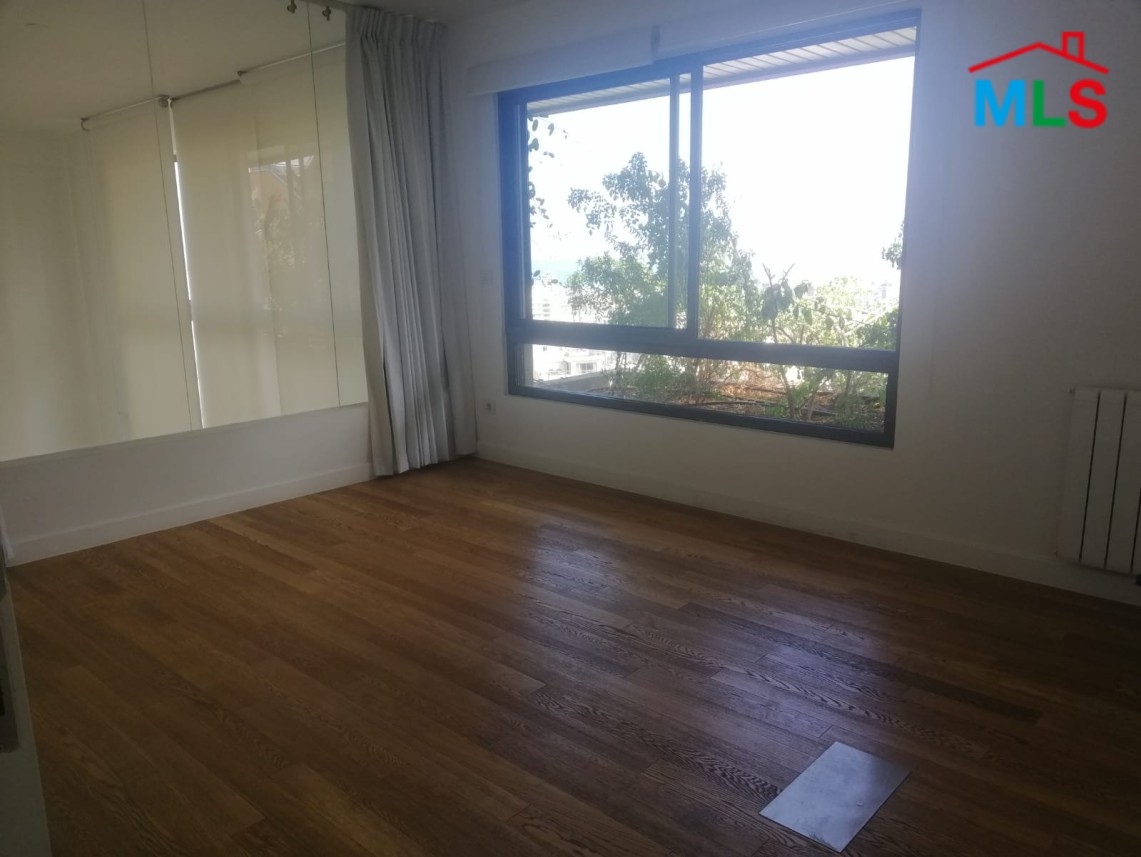 Spacious Duplex With Open view for Sale In Achrafieh, Sioufi