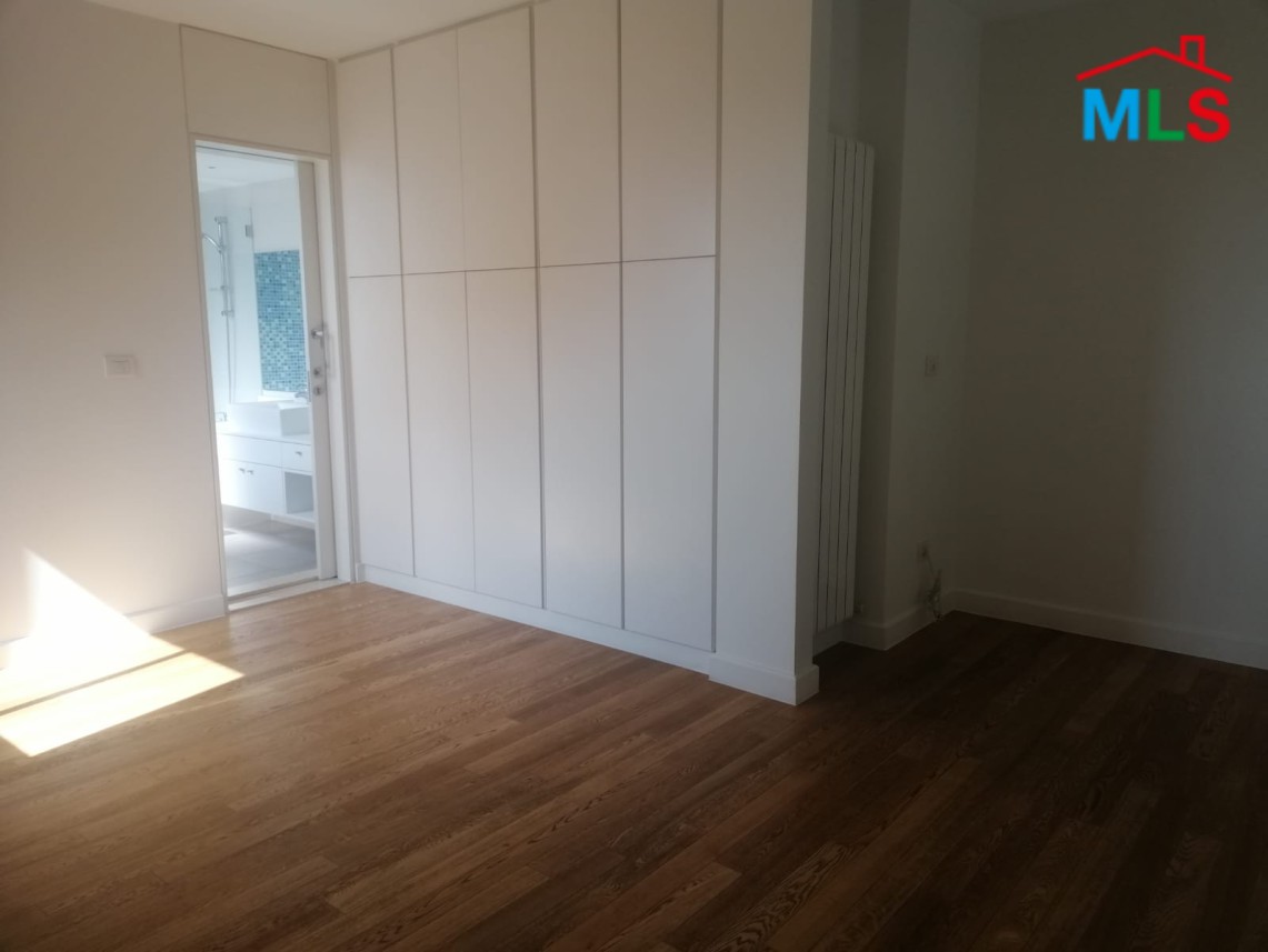 Spacious Duplex With Open view for Sale In Achrafieh, Sioufi