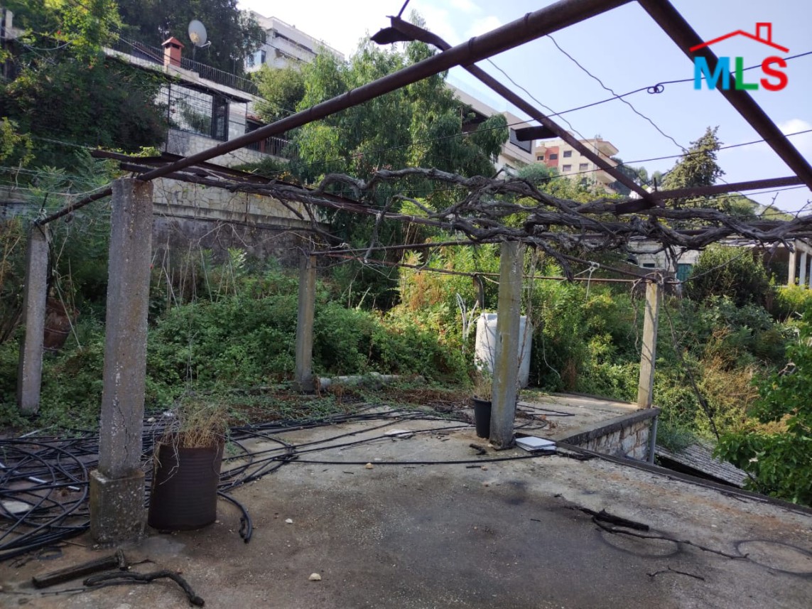 Old House with Land for Sale in Chnaniir