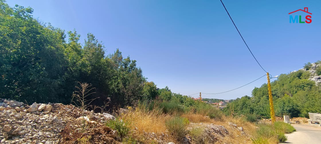933 SQM Land For Sale In Faytroun