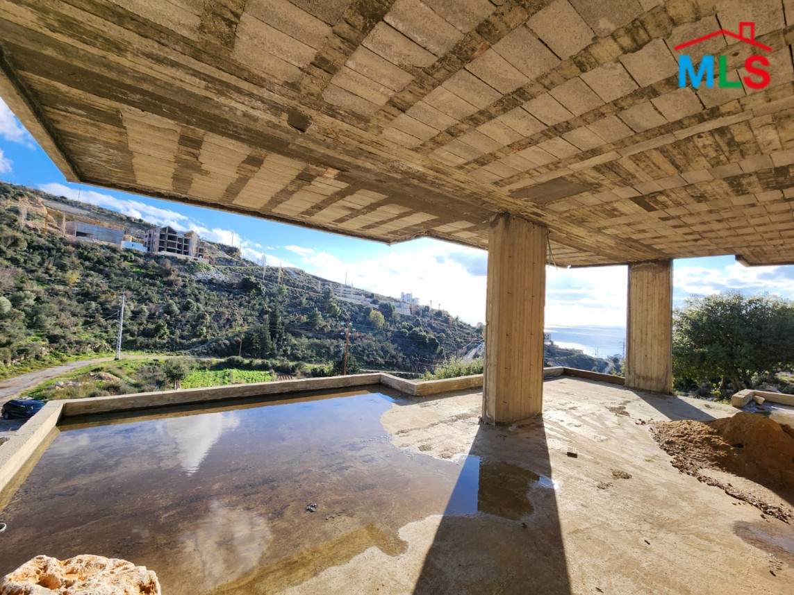 1000 SQM Building For Sale In Halat With A Beautiful View