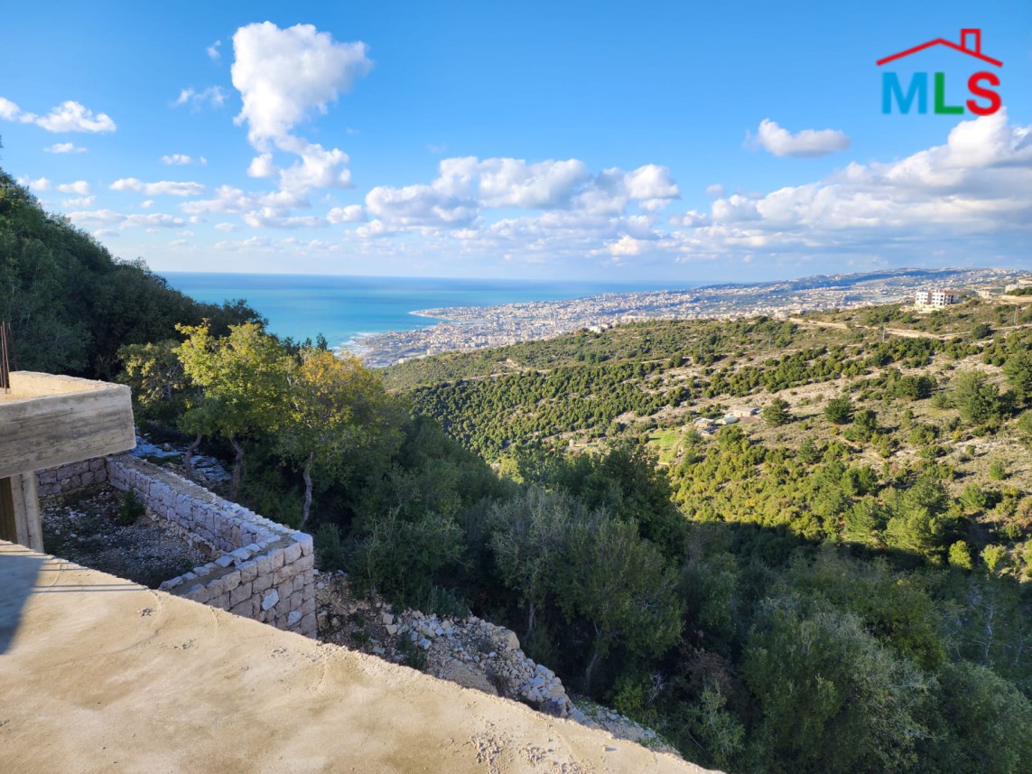 1000 SQM Building For Sale In Halat With A Beautiful View