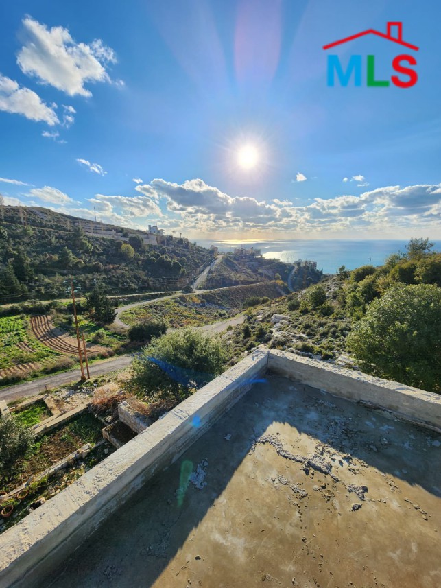 1000 SQM Building For Sale In Halat With A Beautiful View