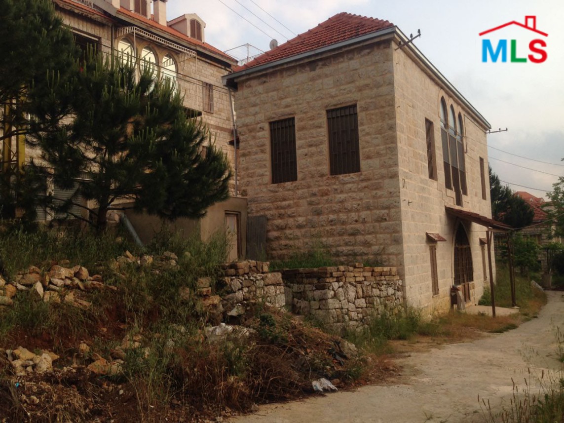 370 SQM Land With Old House for Sale in Khenchara