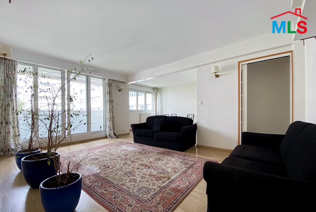 Apartment For Sale in Quartier La Défense à Puteaux (92800) - 3 rooms - 100 m²