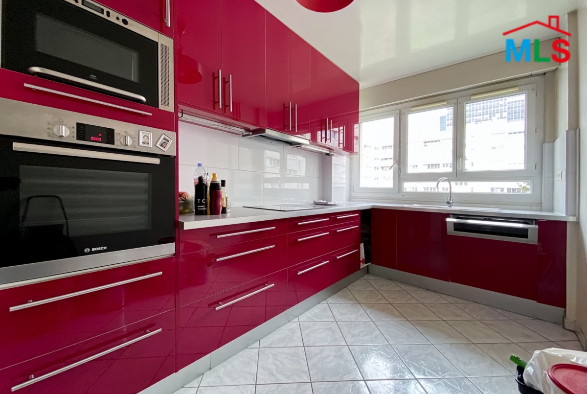 Apartment For Sale in Quartier La Défense à Puteaux (92800) - 3 rooms - 100 m²