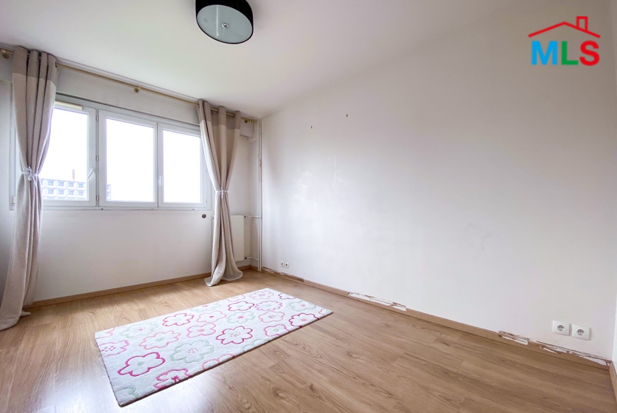 Apartment For Sale in Quartier La Défense à Puteaux (92800) - 3 rooms - 100 m²