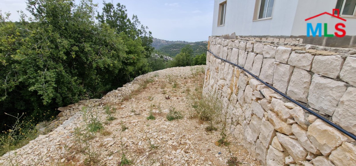 Private Villa in Hadtoun with Mountain View for Sale