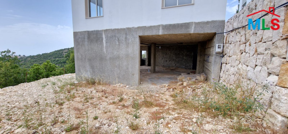 Private Villa in Hadtoun with Mountain View for Sale