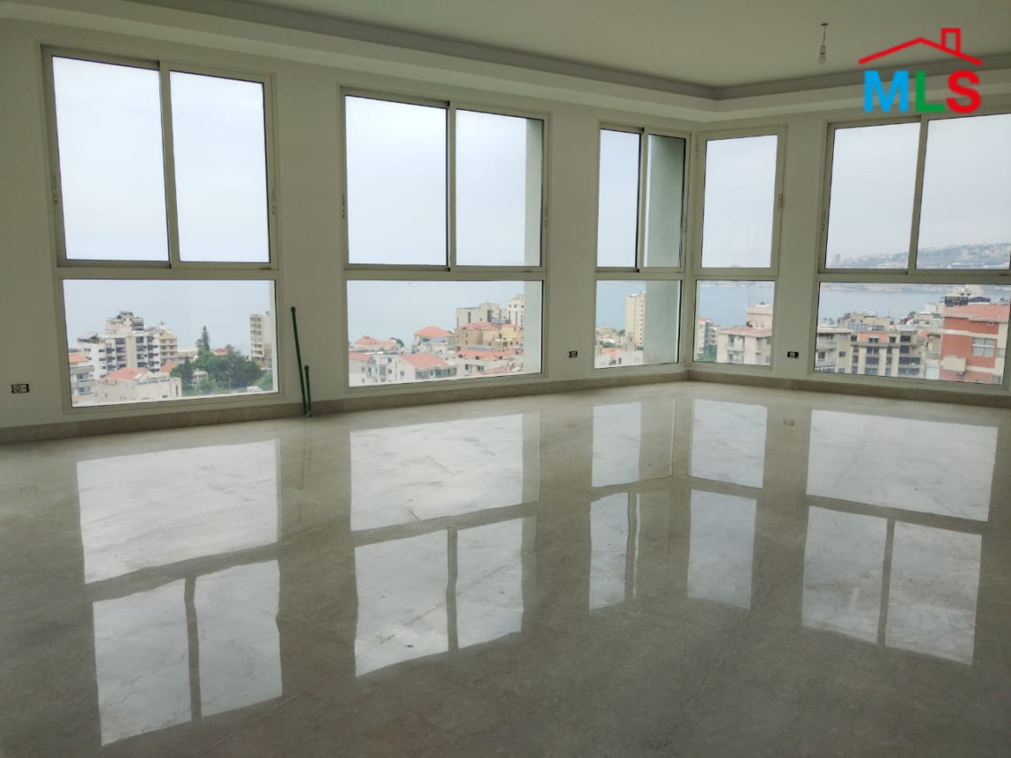 260 sqm apartment with 260 sqm roof for Sale in Jounieh