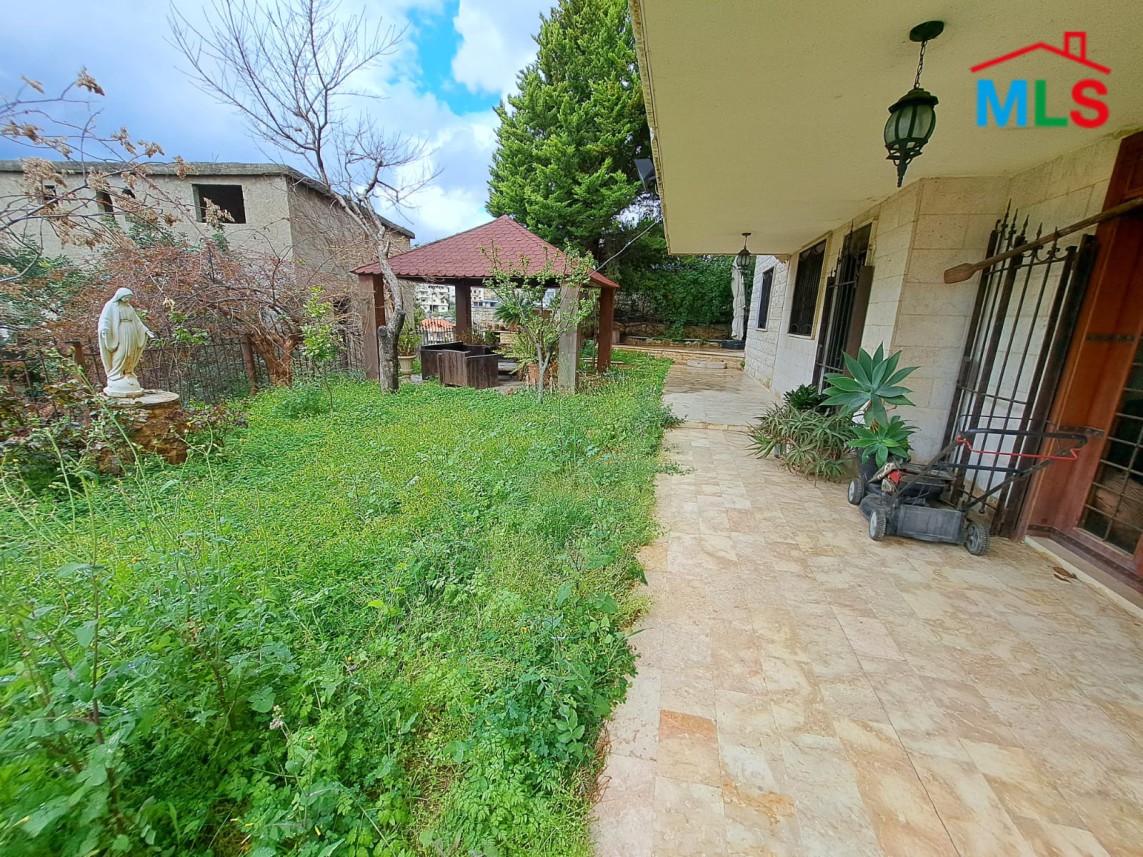 Unfurnished Apartment for Sale in Hboub with A Large Garden