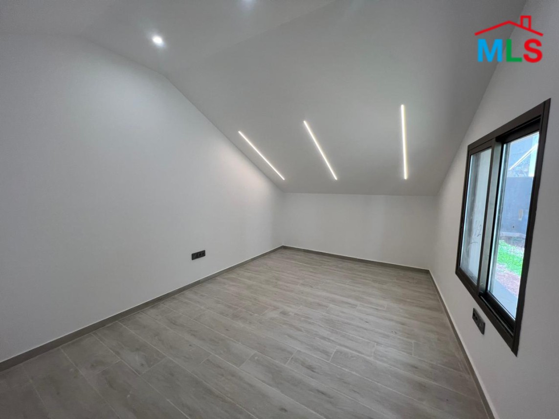 Wonderful duplex for Sale in Adma with A Garden, Terrace and a Beautiful view.
