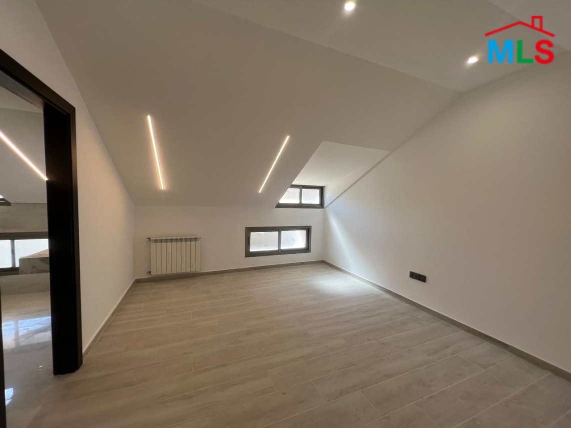 Wonderful duplex for Sale in Adma with A Garden, Terrace and a Beautiful view.