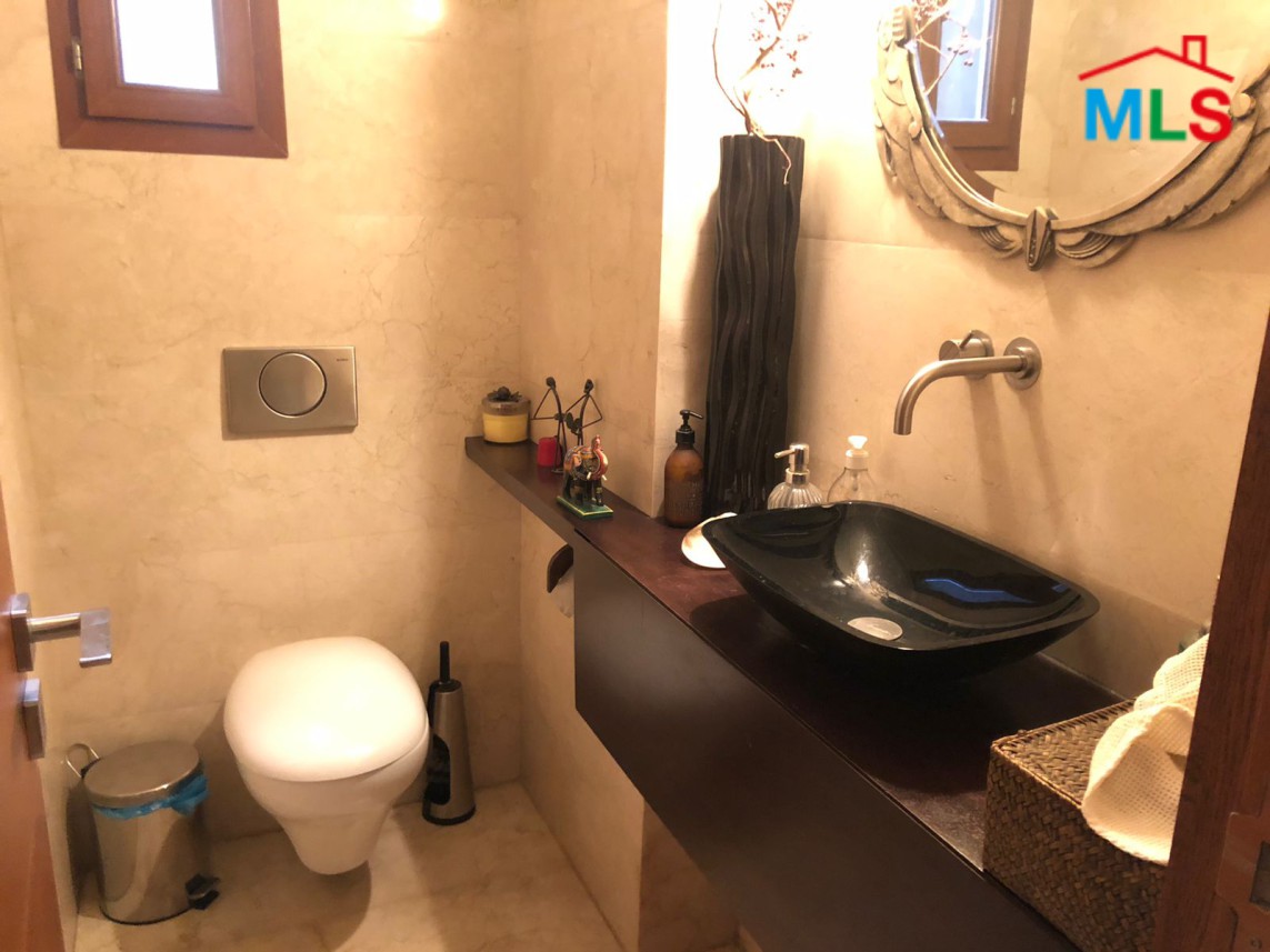 Beautifully Designed & Furnished Apartment for Sale In the Heart of Gemmayzeh