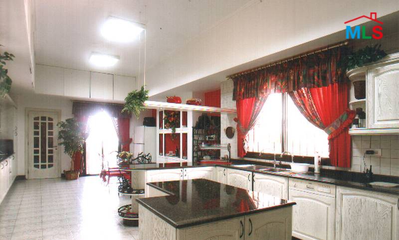 Wonderful Furnished Villa With Garden And Pool For Sale In Adma
