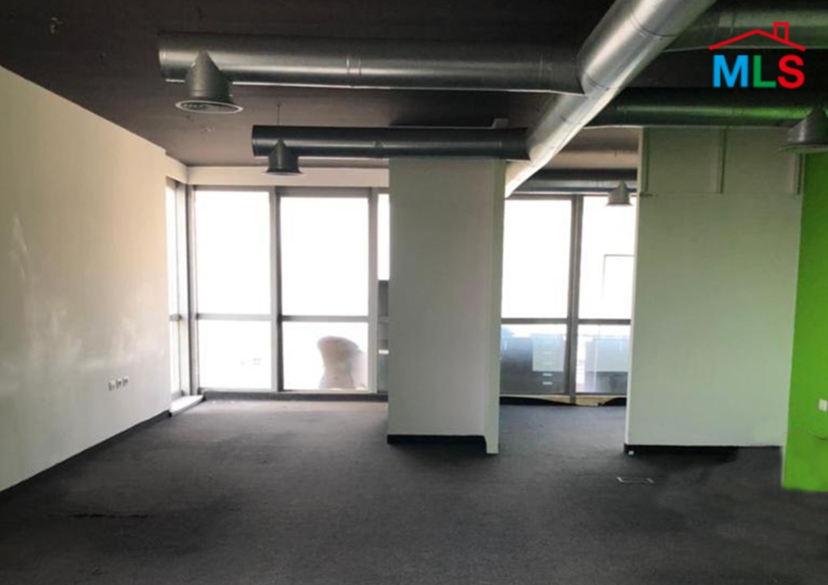 105 SQM Office for Sale in Verdun