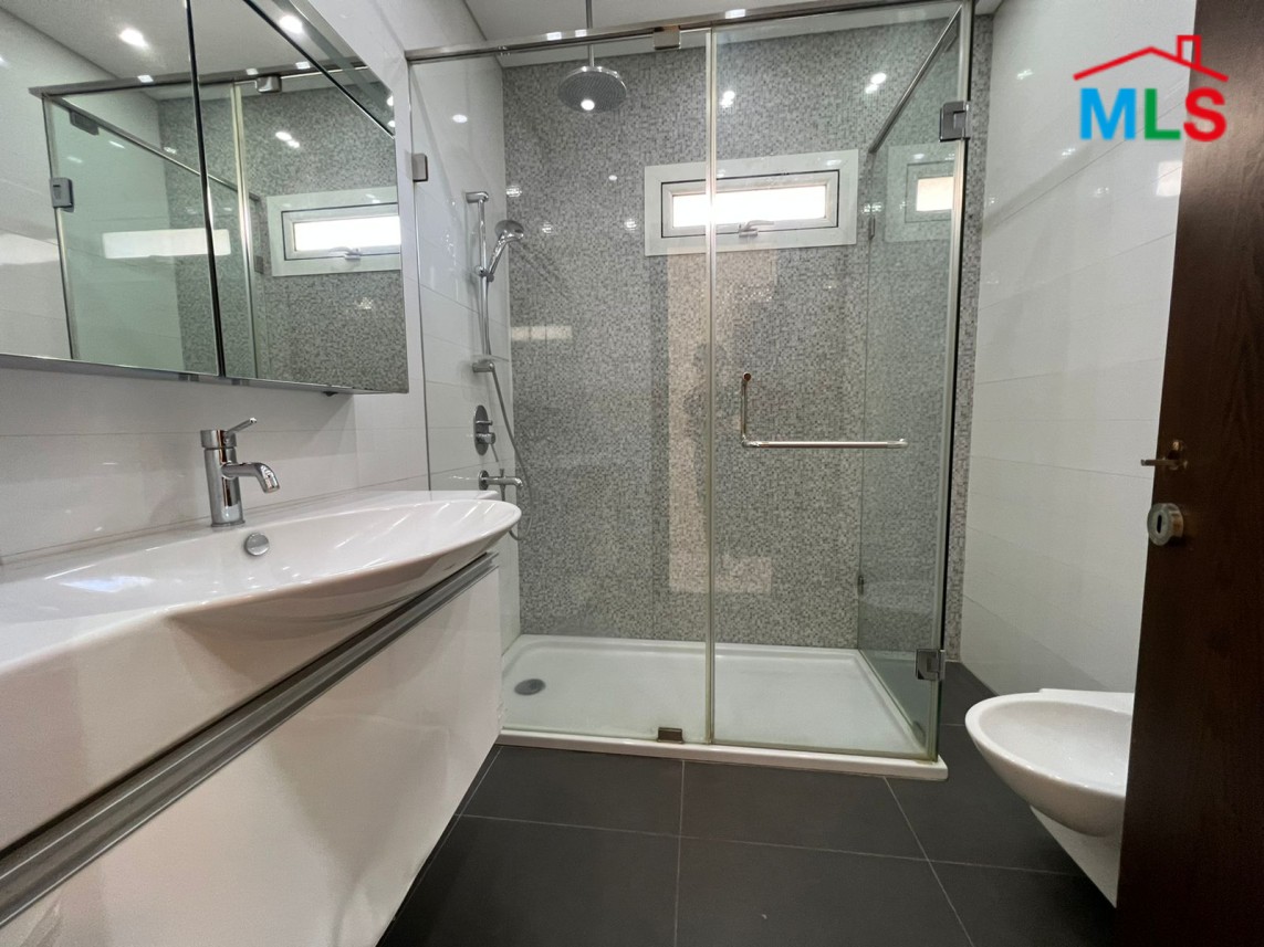 A Perfect Apartment With Open View for Sale in Achrafieh, Lycée