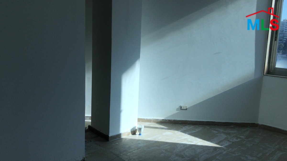 160 SQM Office For Sale in Verdun with Open View