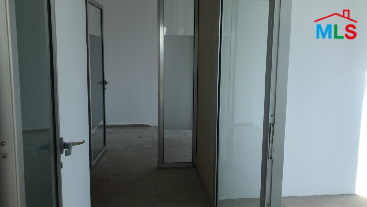 160 SQM Office For Sale in Verdun with Open View