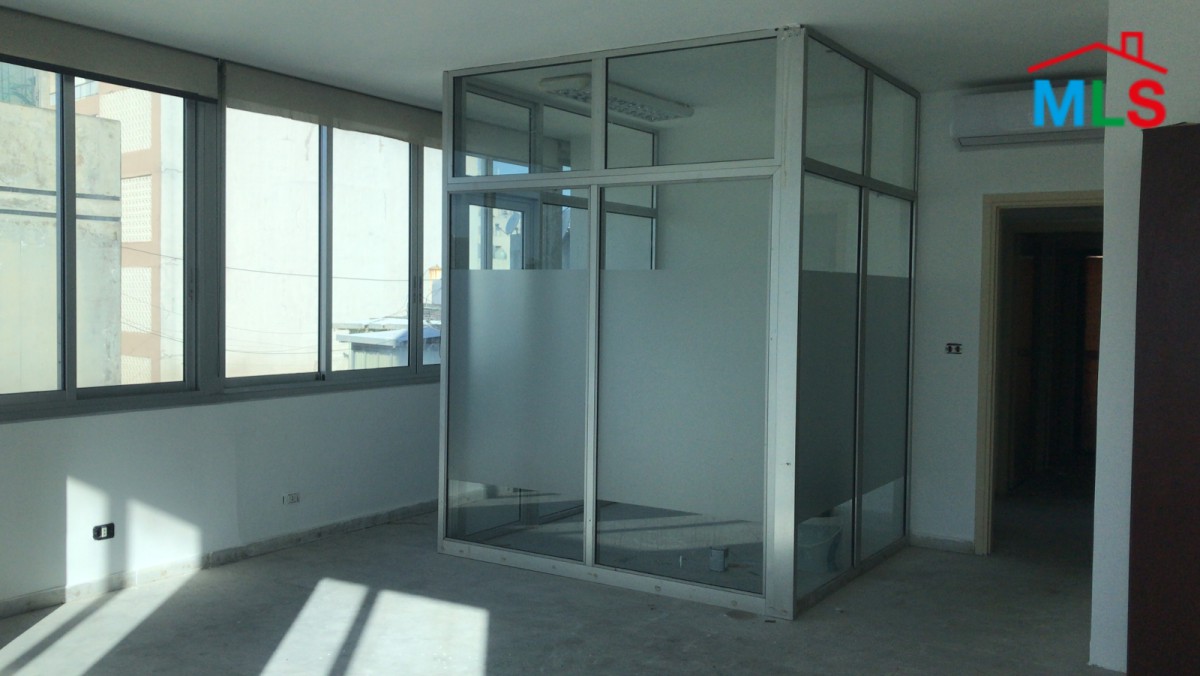 Office for Sale in Verdun with Open View