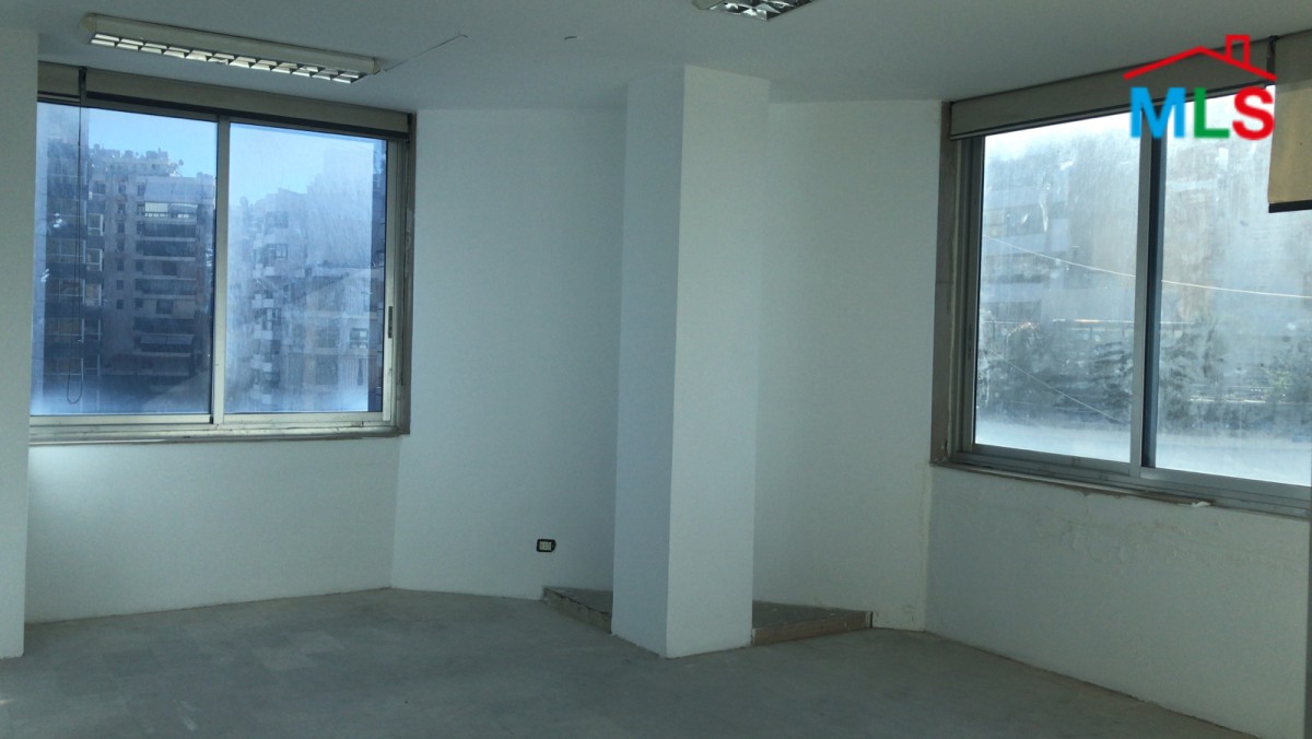 Office for Sale in Verdun with Open View