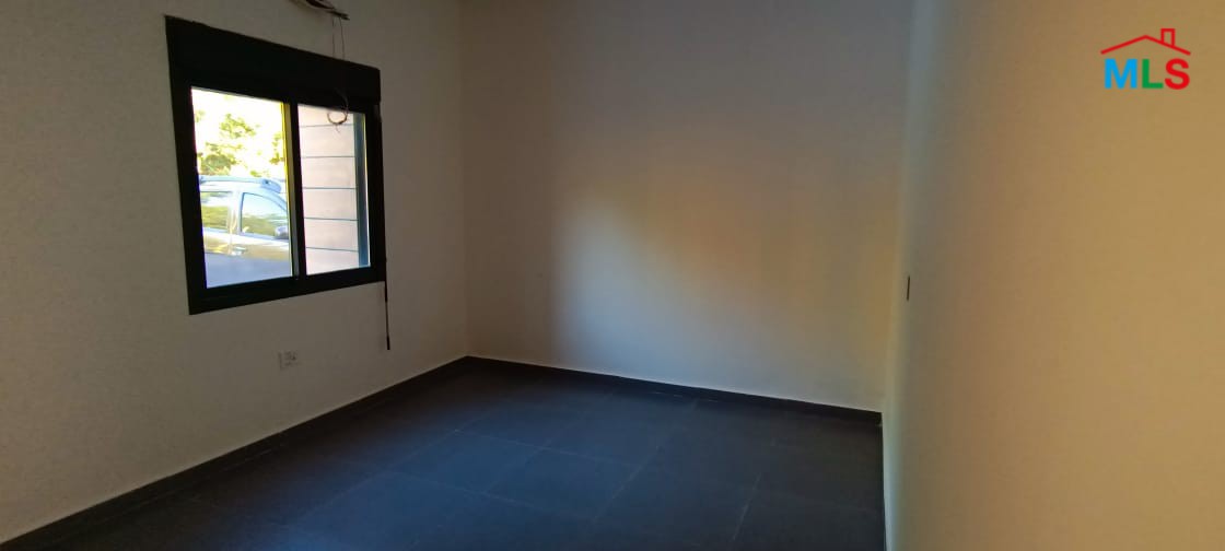 220 SQM Spacious Apartment for Sale in Maaysra
