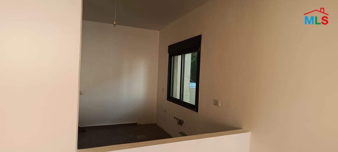 220 SQM Spacious Apartment for Sale in Maaysra