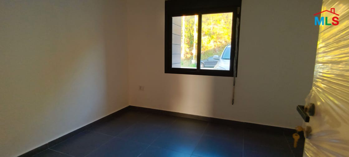 220 SQM Spacious Apartment for Sale in Maaysra