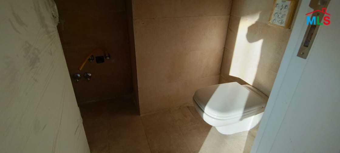 220 SQM Spacious Apartment for Sale in Maaysra