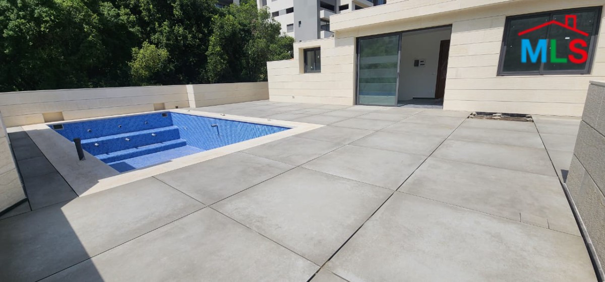 Luxurious Triplex With Private Swimming Pool for Sale with roof top in Yarzeh