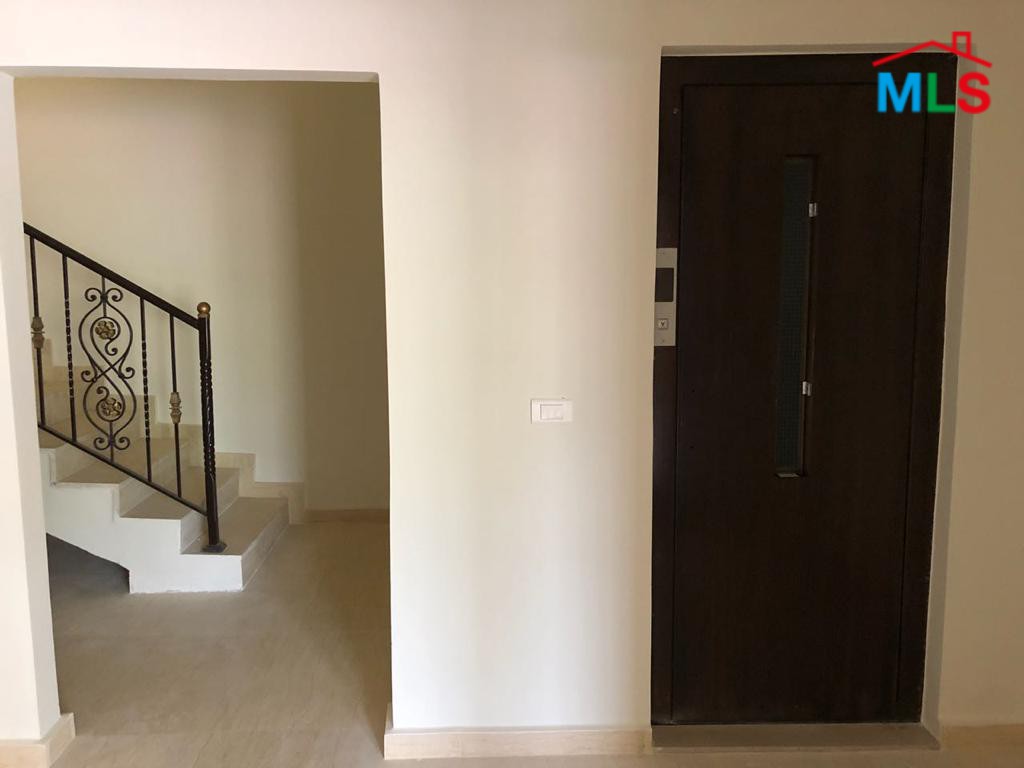 An Amazing Villa With View & Terrace For Sale In Fatqa