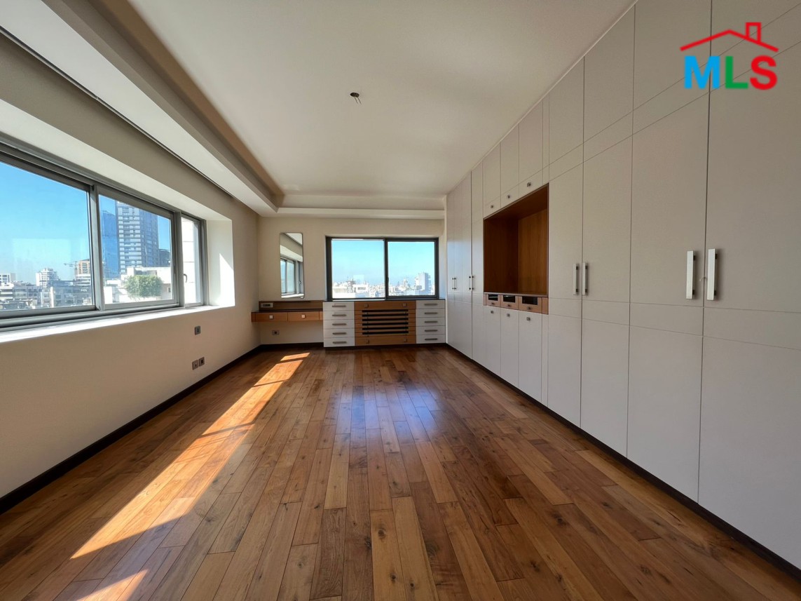 Deluxe Apartment With Terrace for Sale in Achrafieh - Tabaris