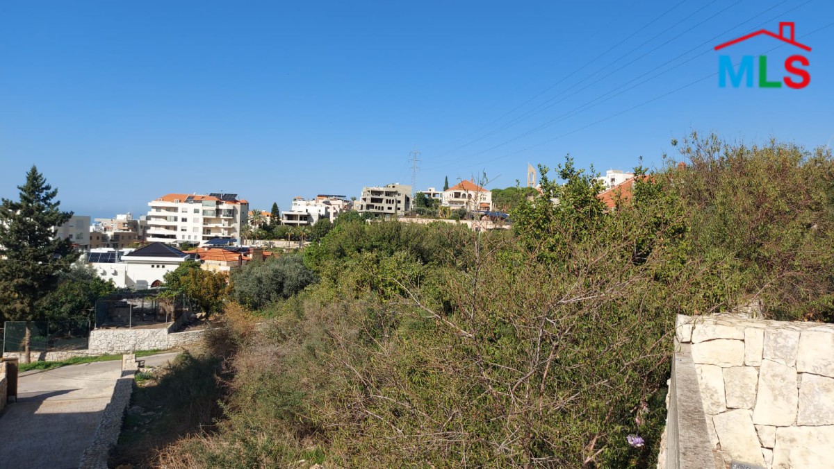 Land for Sale in A Prime Location in Hboub