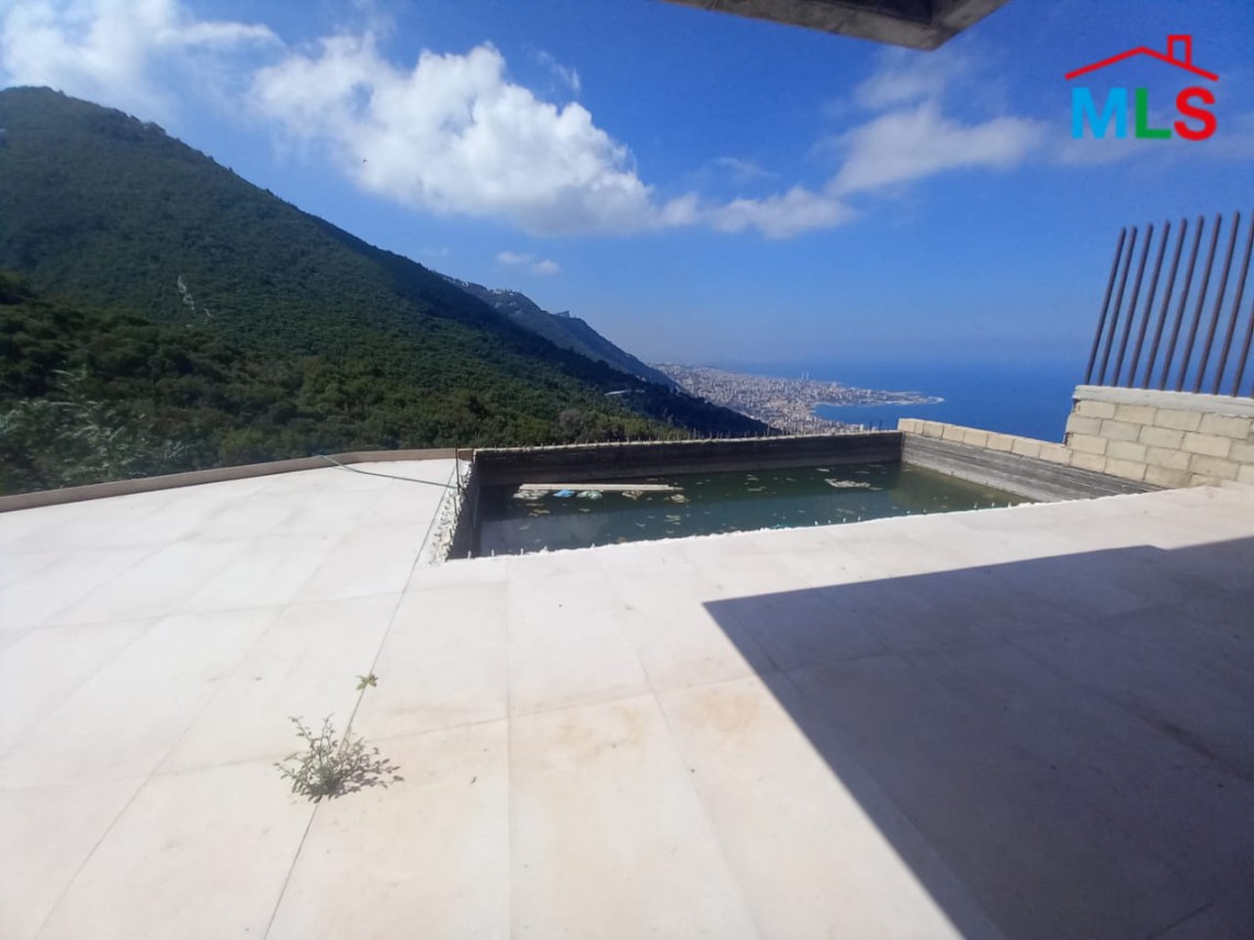 Amazing Villa for Sale in Chnaniir overlooking Jounieh and Beirut