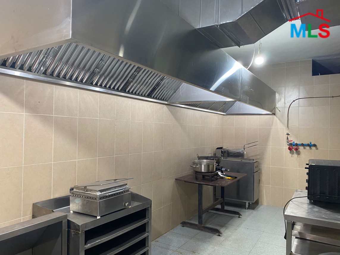 Fully Equipped Central Kitchen for Sale in Furn El Chebbak