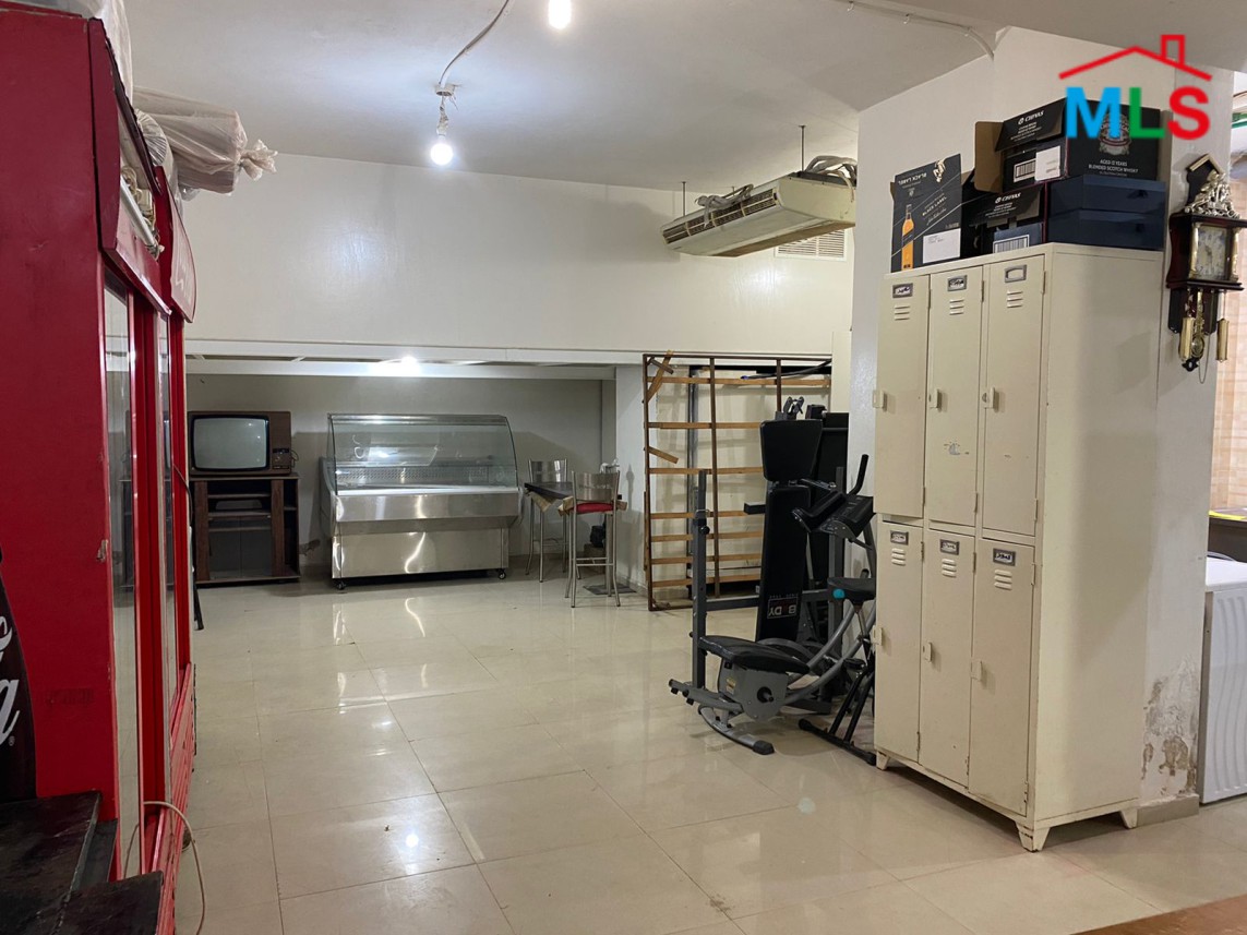 Fully Equipped Central Kitchen for Sale in Furn El Chebbak