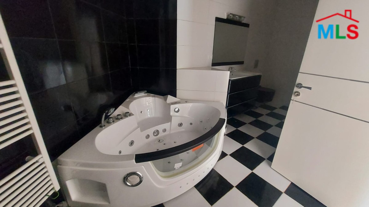 Deluxe Apartment for Sale in Hboub