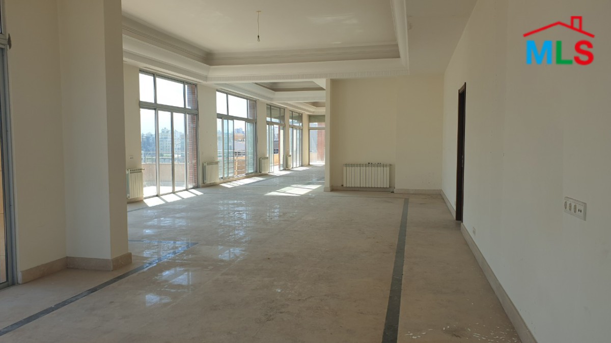 Luxurious Penthouse for Sale in Clemenceau