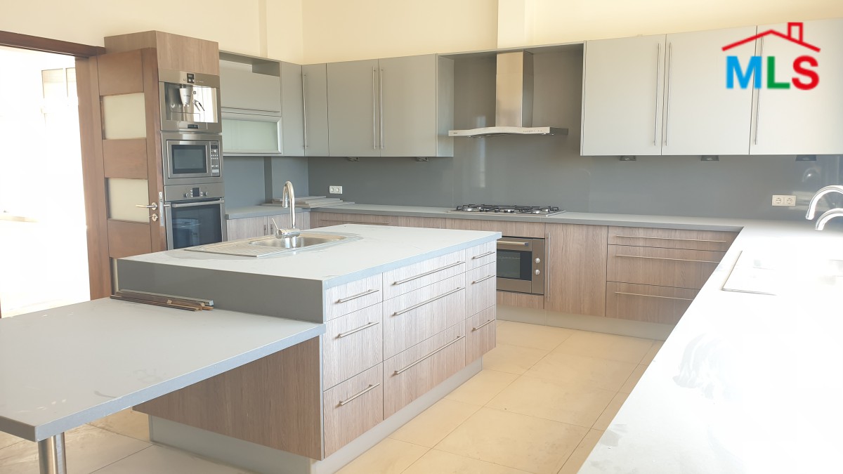 Luxurious Penthouse for Sale in Clemenceau
