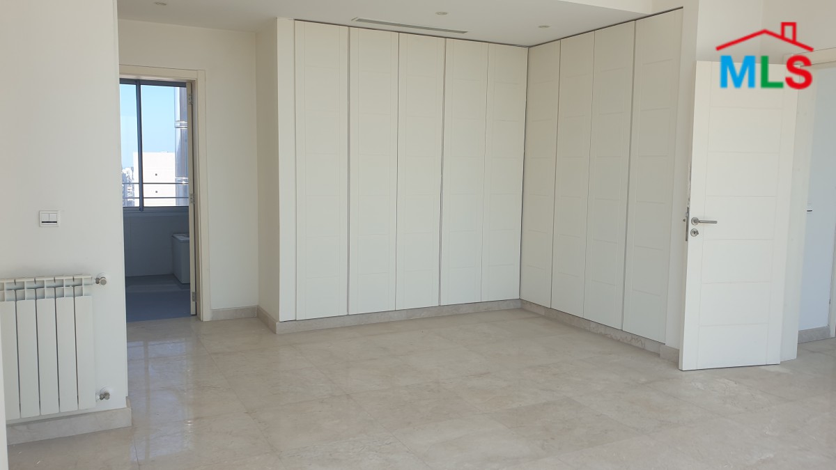 Luxurious Penthouse for Sale in Clemenceau