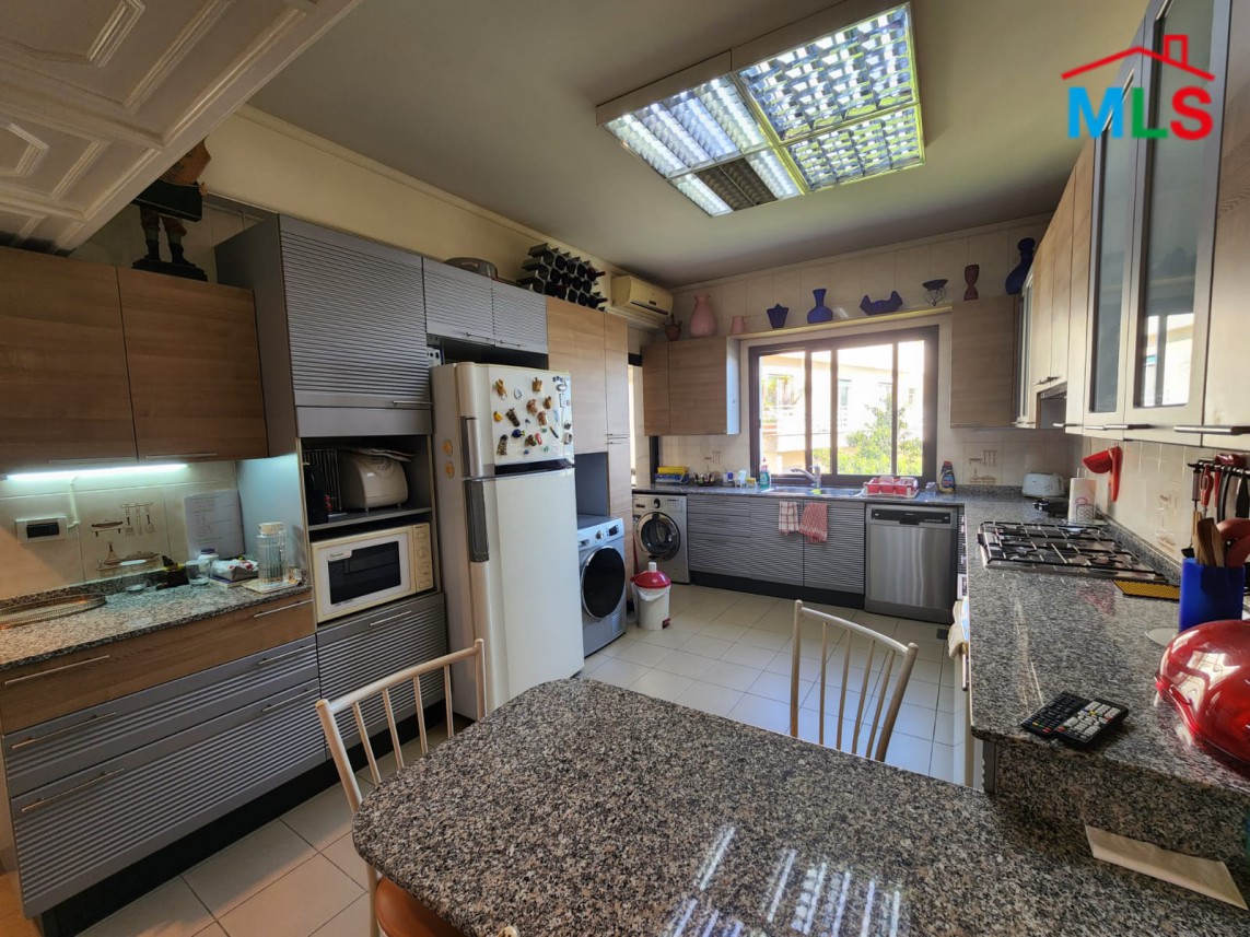Spacious apartment for sale in prime location Mar Takla