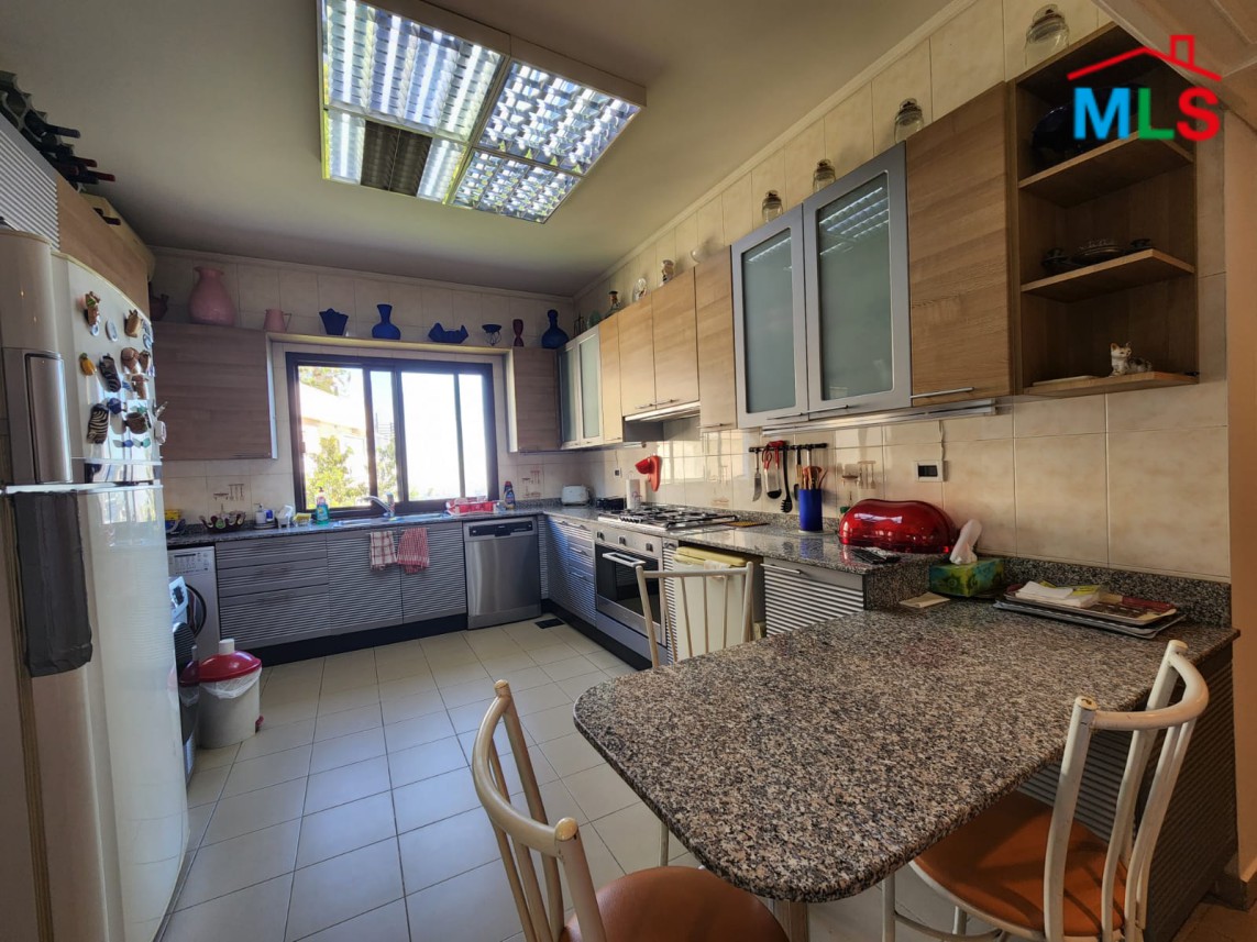 Spacious apartment for sale in prime location Mar Takla