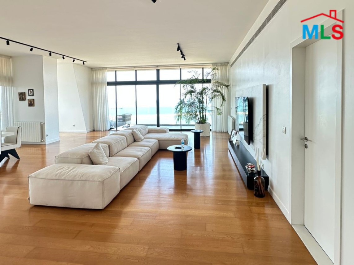 Apartment with Amazing View in a High-Rise Tower for Sale in Achrafieh