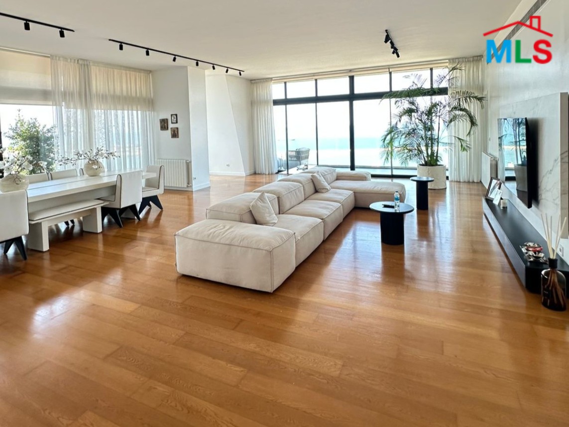 Apartment with Amazing View in a High-Rise Tower for Sale in Achrafieh