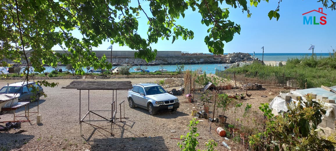 Land for Sale in Okaybe "Pieds dans L'eau" with an Old Traditional House