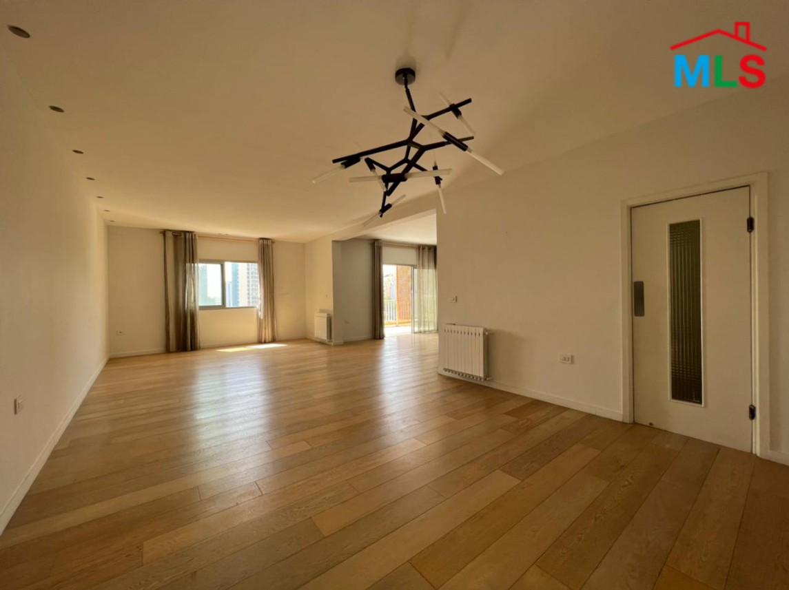Beautiful apartment for Sale in Achrafieh with Open View