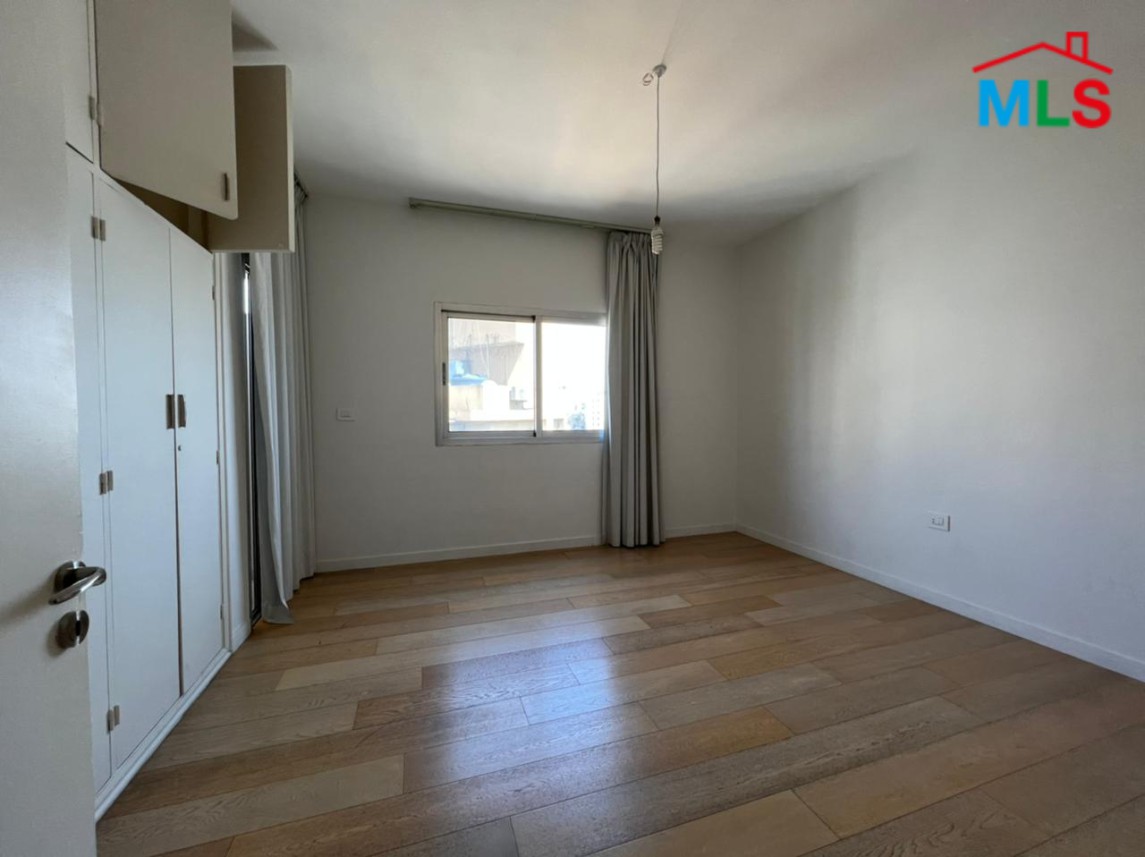 Beautiful apartment for Sale in Achrafieh with Open View