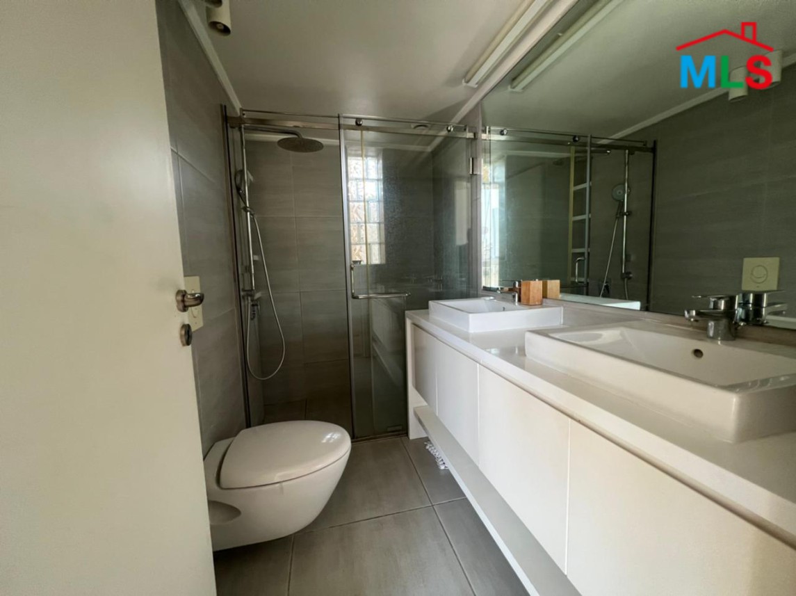 Beautiful apartment for Sale in Achrafieh with Open View