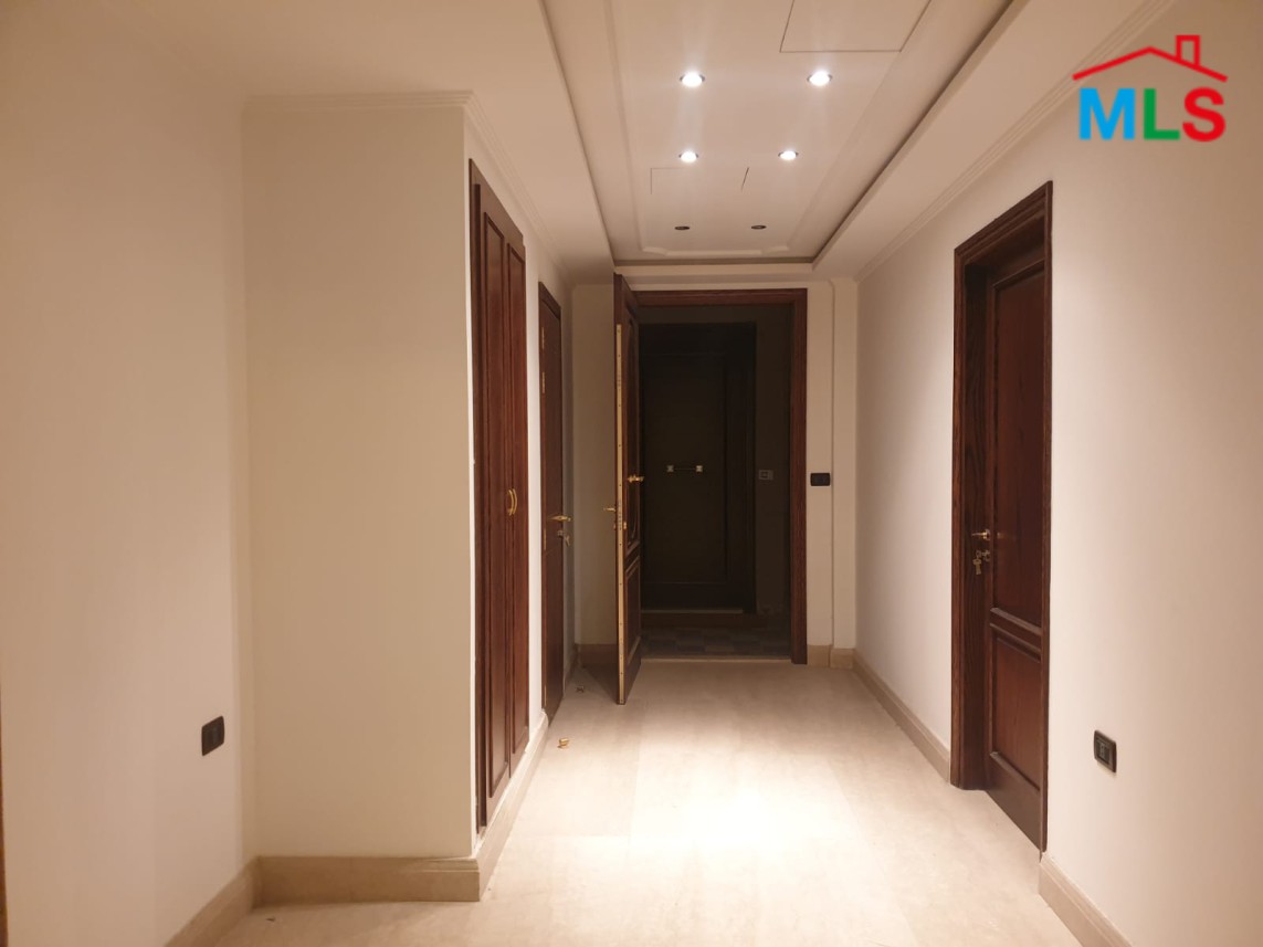 Spacious Apartment for sale in Clemenceau